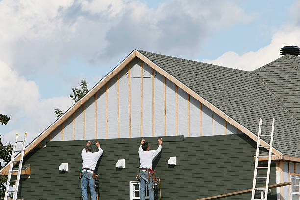 Professional Siding Installation technician working in Sterling, IL